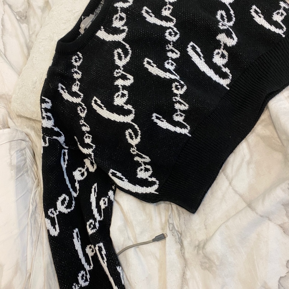 “Love” sweater - Picture 6 of 6